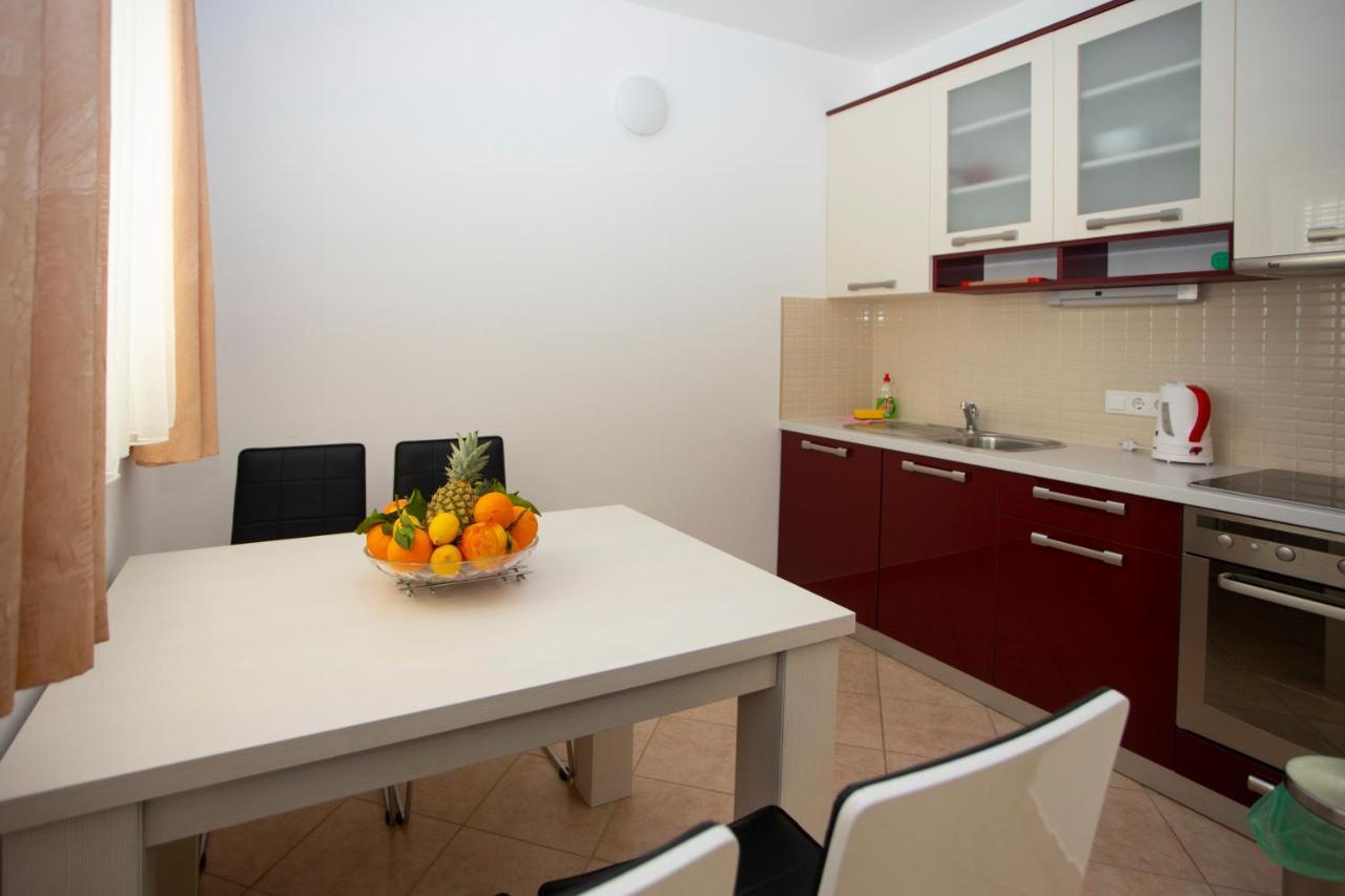 Apartment Domo Макарска Екстериор снимка
