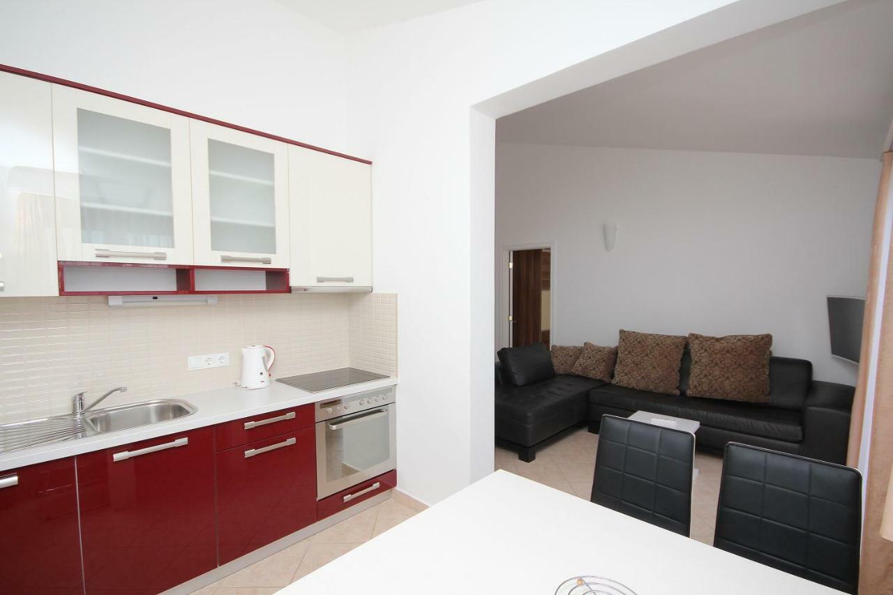Apartment Domo Макарска Екстериор снимка